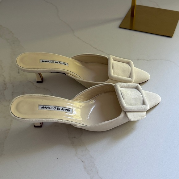 Manolo Blahnik Cream Suede Pointed-Toe Mules with Buckle - Picture 11 of 11
